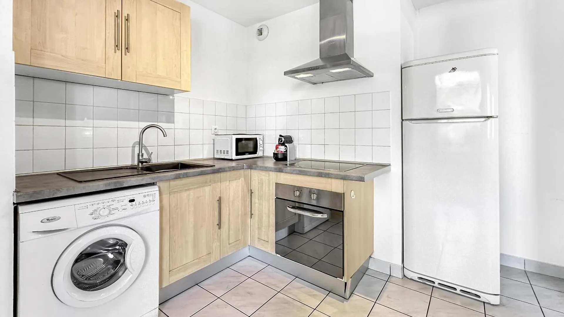 Homey Florissant - Proche Gare / Parking Gratuit / Balcon Prive / Wifi Gratuit Annemasse 0*,  France