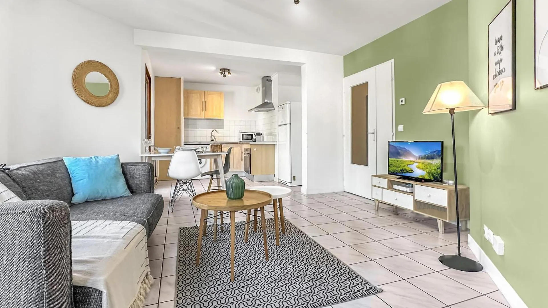 Homey Florissant - Proche Gare / Parking Gratuit / Balcon Prive / Wifi Gratuit Annemasse 0*,