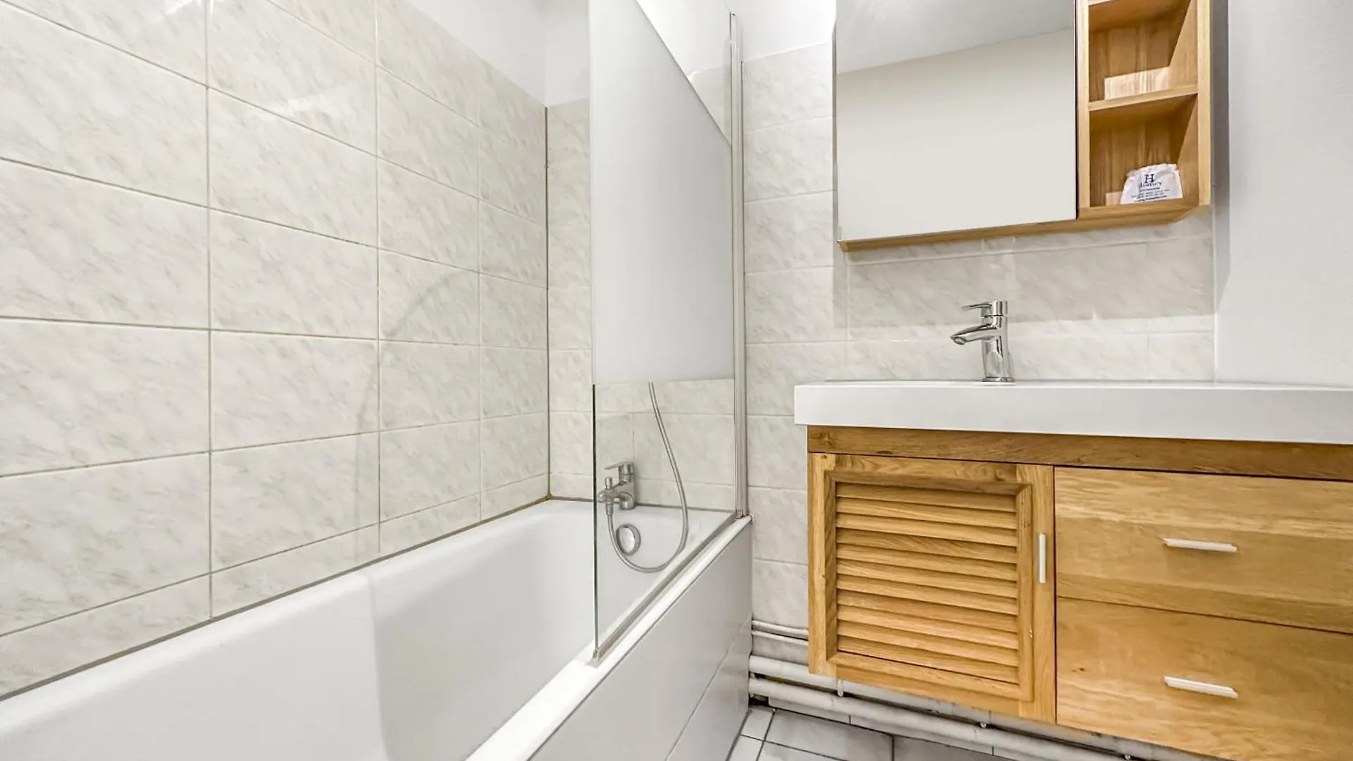 Homey Florissant - Proche Gare / Parking Gratuit / Balcon Prive / Wifi Gratuit Annemasse Apartment